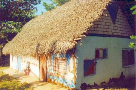 lakaz�ra � l'entr�e de la ville de mtsangamouji